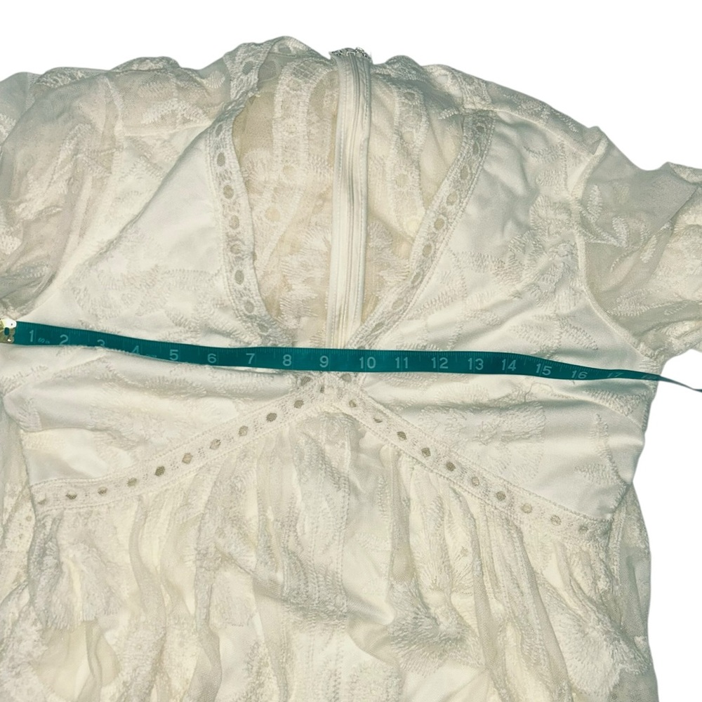 Elegant Cream Lace Maxi Dress size medium - Picture 9 of 12